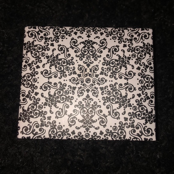 Pressed rose flower necklace 🌹 - Picture 3 of 3